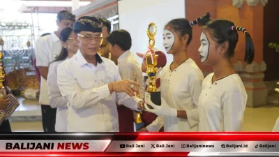 Bupati Klungkung I Made Satria saat menghadiri HUT ke-53 Spensabra di Balai Budaya