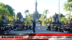 Aksi Kamisan dan penggalangan dana mahasiswa di Monumen Bajra Sandhi Renon Bali dikawal aman oleh Polda Bali.