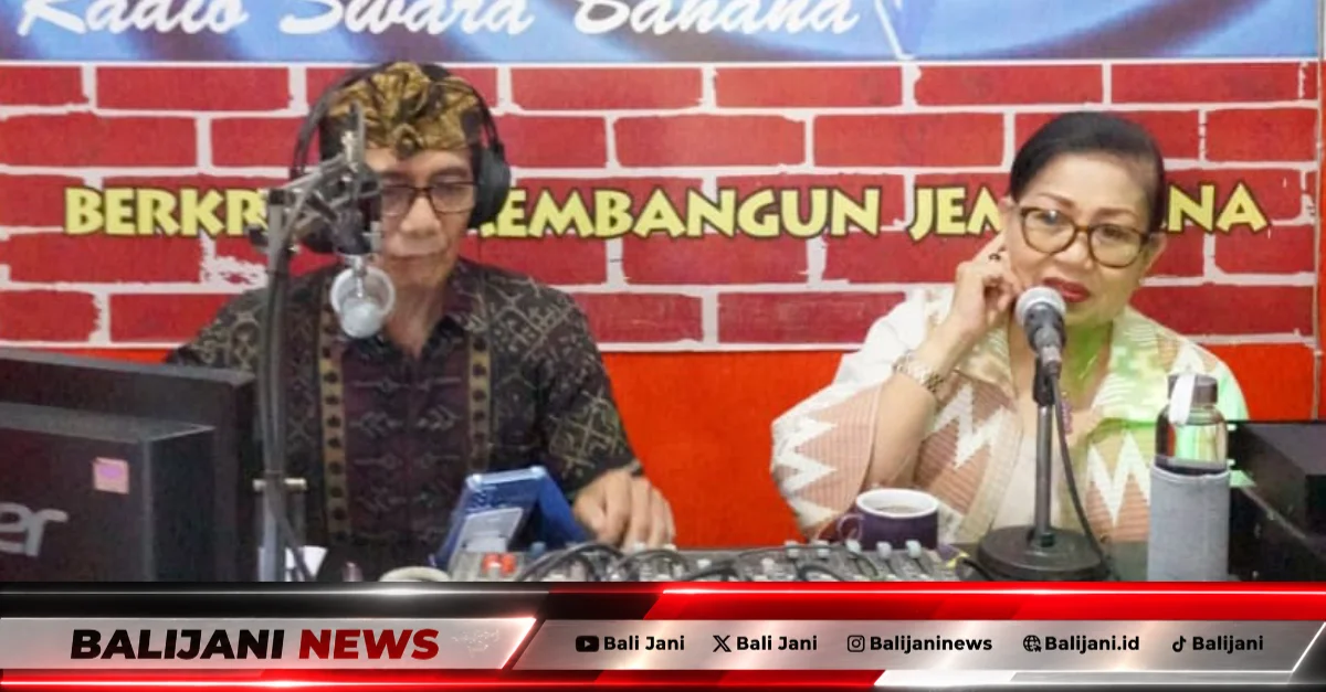 Ibu Putri Koster saat memberikan sosialisasi Trilogi Fesyen Endek Jembrana di Jembrana