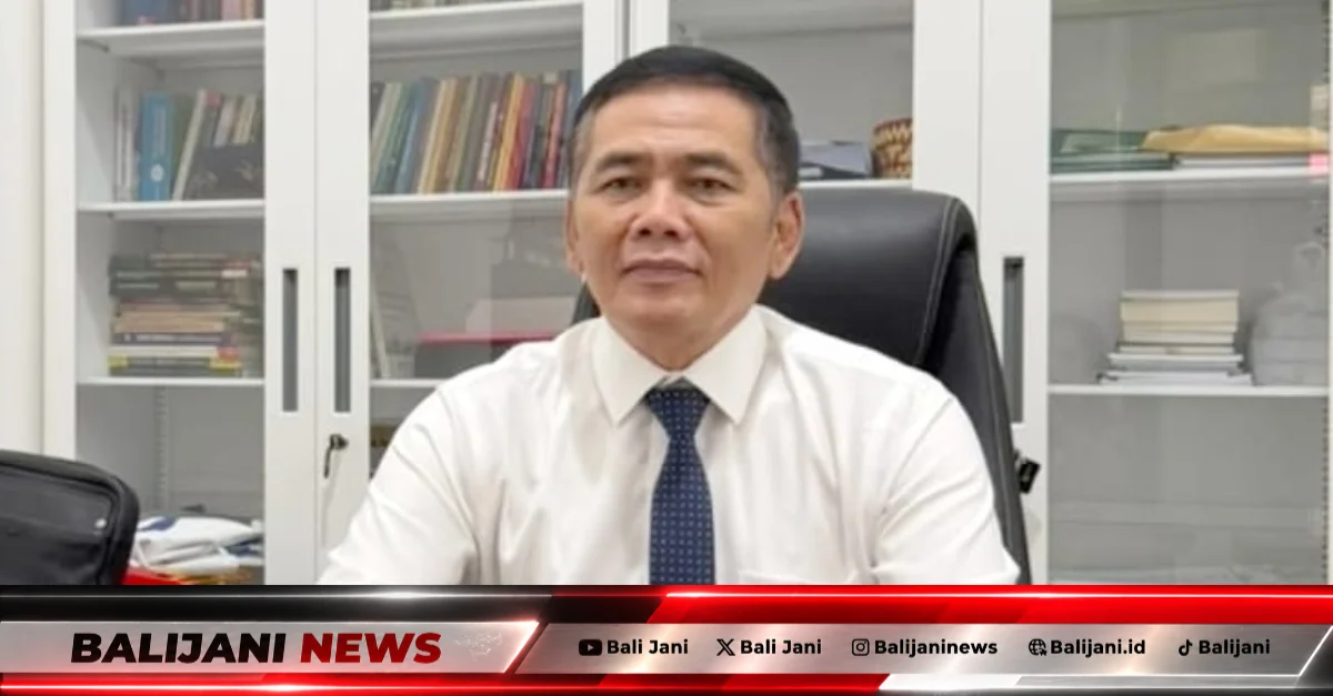 Massa aksi unjuk rasa damai di Jakarta yang dijaga ketat oleh aparat kepolisian demi menjaga kemurnian suara rakyat.