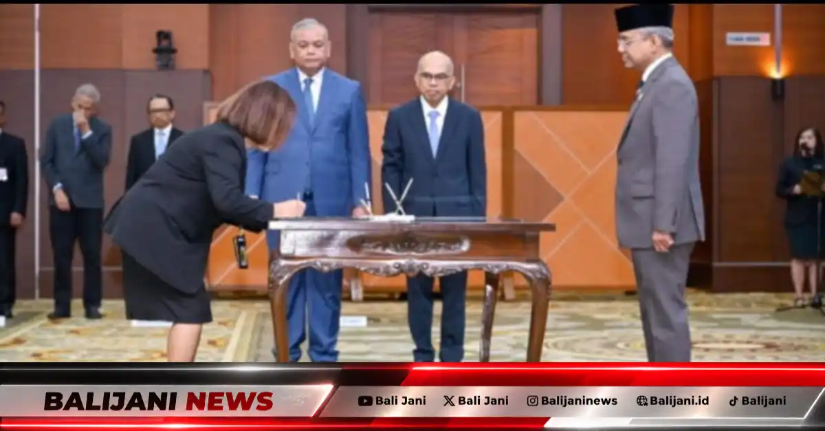 Menteri Keuangan saat melantik pejabat baru dilingkungan Kemenkeu dan KSSK