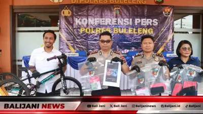 Barang bukti sepeda dan uang tunai kasus perjudian balap sepeda gayung di Polres Buleleng