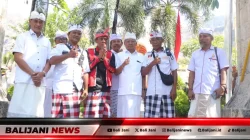 Kunjungan Ritual di Buleleng Barat: Gubernur Bali Wayan Koster Sapa Pemedek dan Beri Tali Kasih di Pura Pulaki