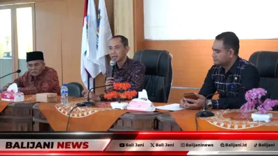 Wakil Bupati Klungkung Tjokorda Gede Surya Putra saat memimpin pelaksanaan Monitoring dan Evaluasi Pemerintah Desa