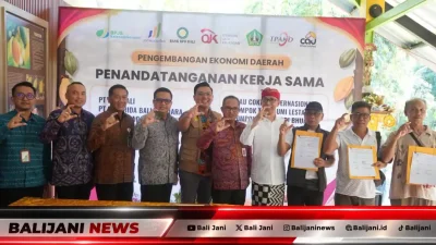 Stakeholder sektor pertanian di Tabanan saat penandatanganan kerja sama penguatan ekosistem dan pembiayaan hilirisasi kakao bersama OJK dan Bank BPD Bali, Kamis (17/9/2026).