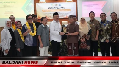 Bupati Klungkung I Made Satria saat menerima kunjungan kerja Komisi X DPR RI di Ruang Rapat Praja Mandala