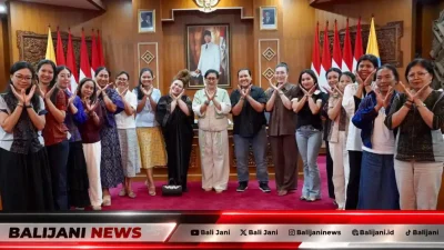 Ketua Dekranasda Bali Ny Putri Suastini Koster memimpin rapat persiapan 23 IKM Bali menuju Pameran Kriyanusa 2026 di Gedung Kertha Sabha Denpasar