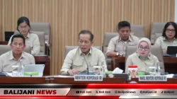 Menteri Koperasi Ferry Juliantono memaparkan klarifikasi anggaran kehumasan dan RKA 2027 dalam Rapat Kerja bersama Komisi VI DPR RI di Kompleks Parlemen Senayan