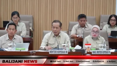 Menteri Koperasi Ferry Juliantono memaparkan klarifikasi anggaran kehumasan dan RKA 2027 dalam Rapat Kerja bersama Komisi VI DPR RI di Kompleks Parlemen Senayan