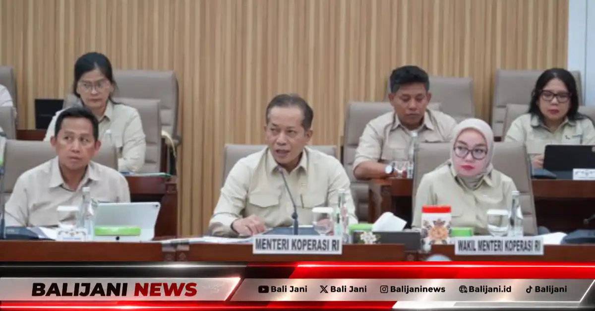 Menteri Koperasi Ferry Juliantono memaparkan klarifikasi anggaran kehumasan dan RKA 2027 dalam Rapat Kerja bersama Komisi VI DPR RI di Kompleks Parlemen Senayan