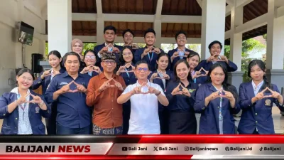 Bupati Klungkung I Made Satria saat menerima audiensi tim mahasiswa FH Unud dan Perbekel Desa Nyalian di Rumah Jabatan Bupati Klungkung