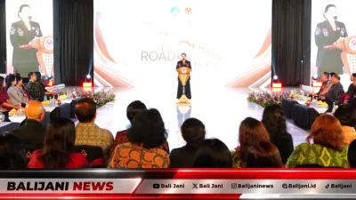 Ketua TP PKK Provinsi Bali Ny. Putri Suastini Koster saat menghadiri Seminar Aksara Kawi dan Bali di Gedung Kertha Sabha Denpasar