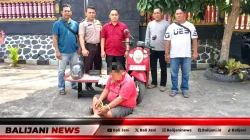 Pura-pura Cari Anak Bolos, Pria Gemuk Bersepeda Motor Merah Nekat Curi Emas Rp60 Juta di Kubutambahan