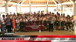 KPU dan Kesbangpol Buleleng Edukasi Pemilih Pemula SMA Negeri 1 Busungbiu Lewat Sosialisasi Pendidikan Demokrasi
