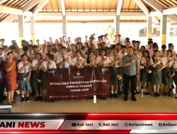 KPU dan Kesbangpol Buleleng Edukasi Pemilih Pemula SMA Negeri 1 Busungbiu Lewat Sosialisasi Pendidikan Demokrasi