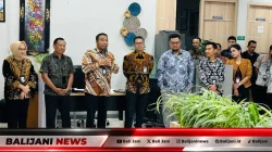Spesial Hari Pelanggan Nasional: BRI BO Semarapura Manjakan Nasabah lewat Potong Tumpeng hingga Bunga dan Cokelat